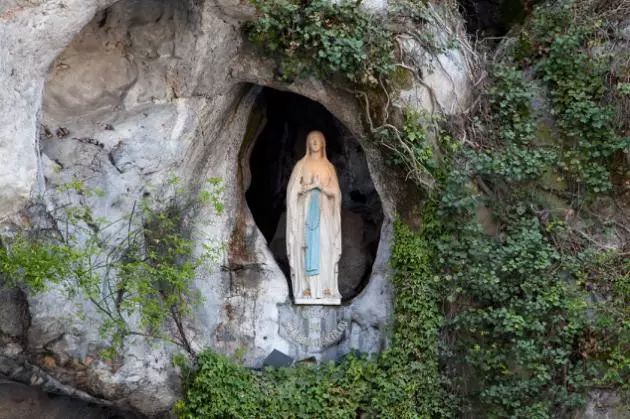 Preghiera di Supplica alla Madonna di Lourdes per chiedere una grazia